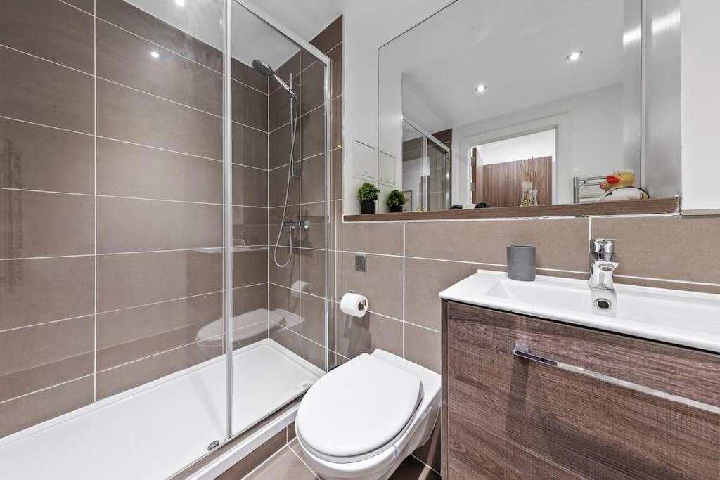 Sleep 7 20 Mins From London Waterloo Bp8 Apartment Exterior photo