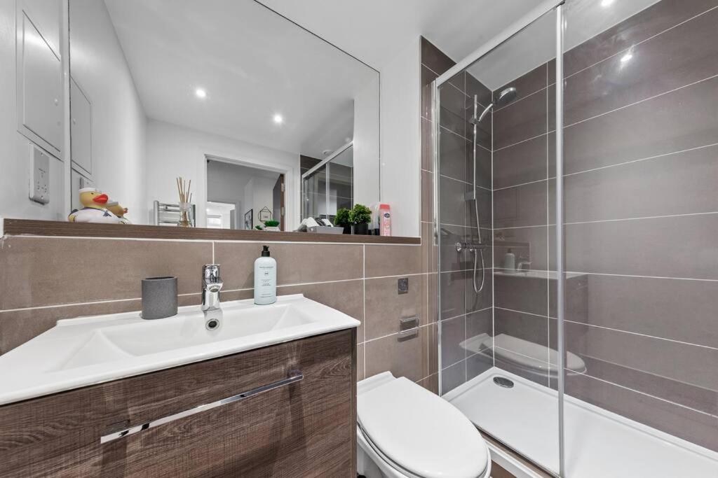 Sleep 7 20 Mins From London Waterloo Bp8 Apartment Exterior photo