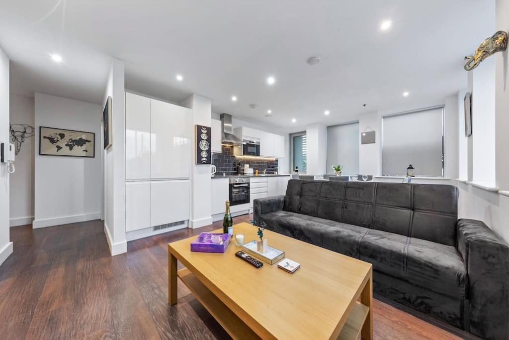 Sleep 7 20 Mins From London Waterloo Bp8 Apartment Exterior photo
